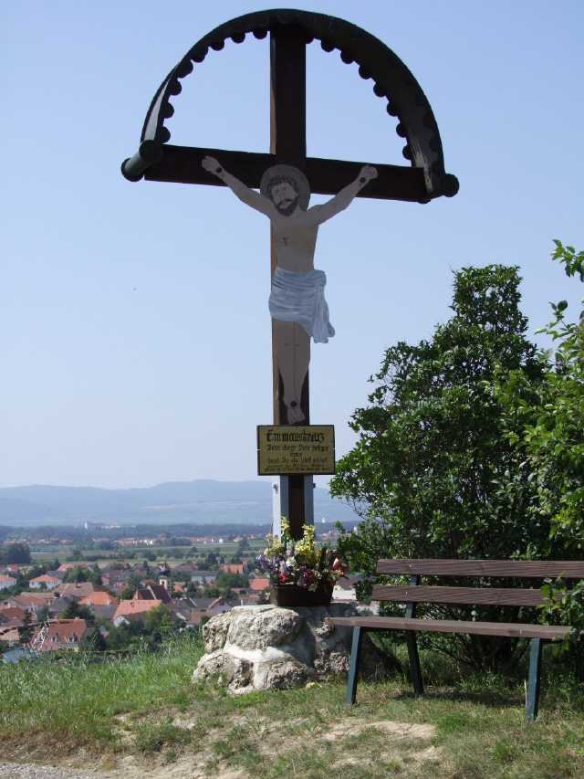 Kreuz am Weinberg über Gedersdorf